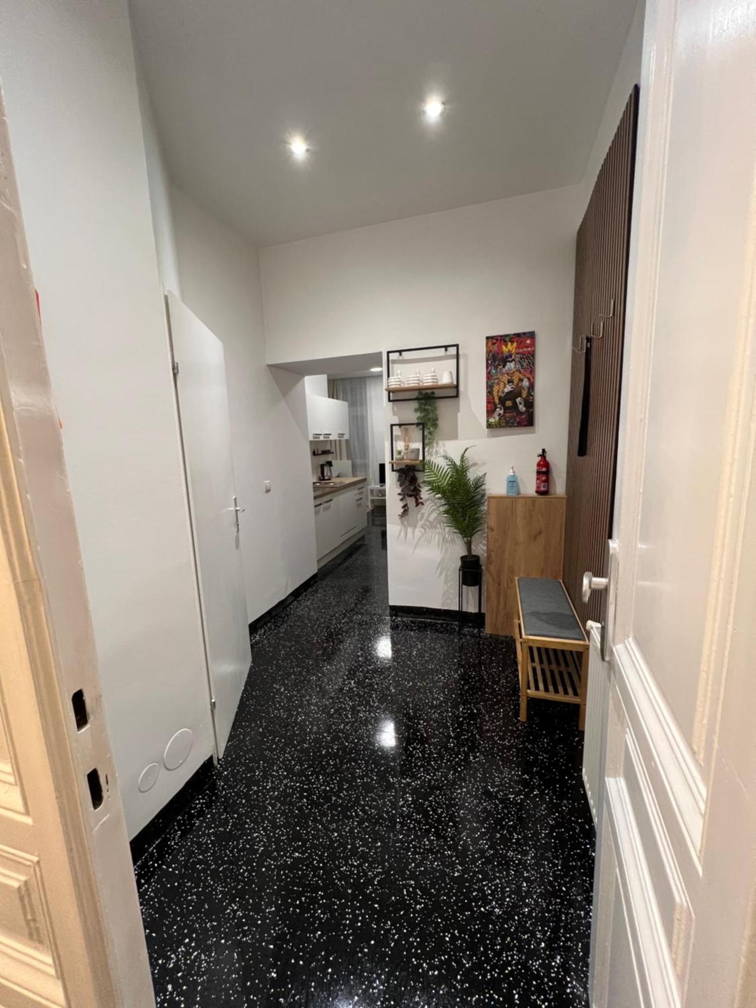 Wl Apartments #10R Wina Bagian luar foto